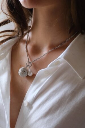Lava and pearl necklace - Image 2