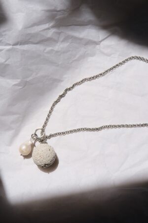 Lava and pearl necklace - Image 4
